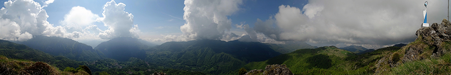 Dalla Madonna delle Cime in vetta all Corno Zuccone vista sulla Val Taleggio